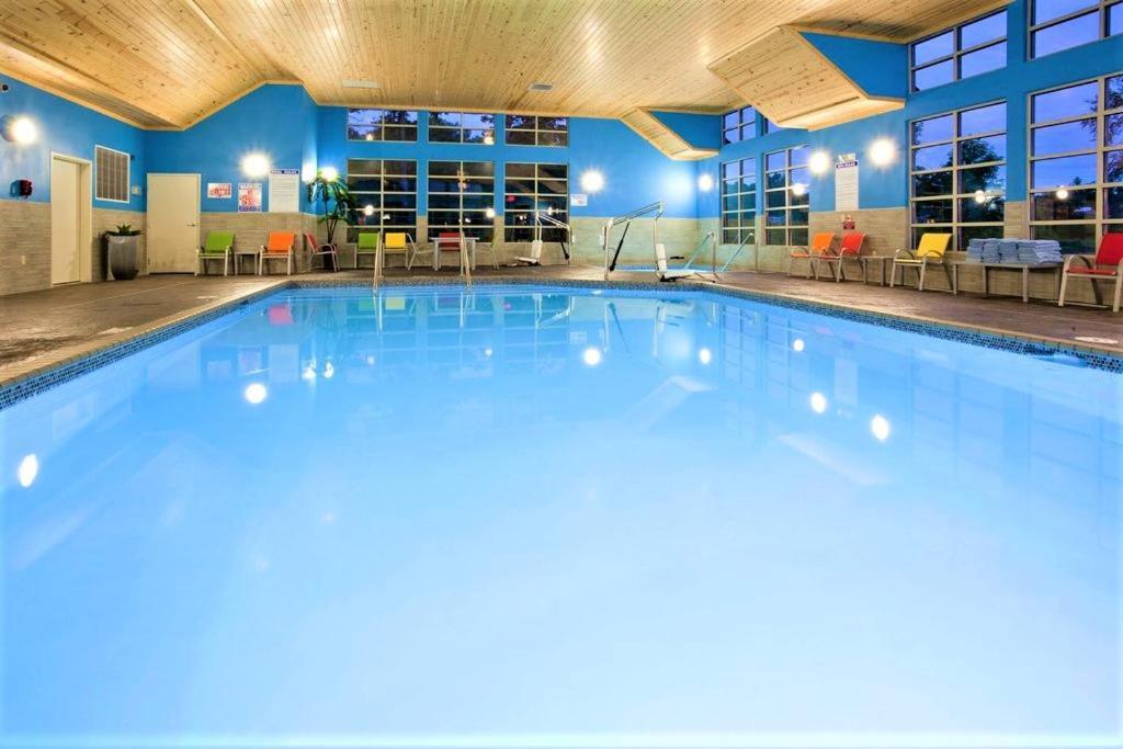 Amerivu Inn And Suites - Chisago City Dış mekan fotoğraf