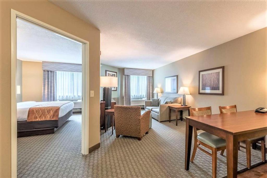 Amerivu Inn And Suites - Chisago City Dış mekan fotoğraf