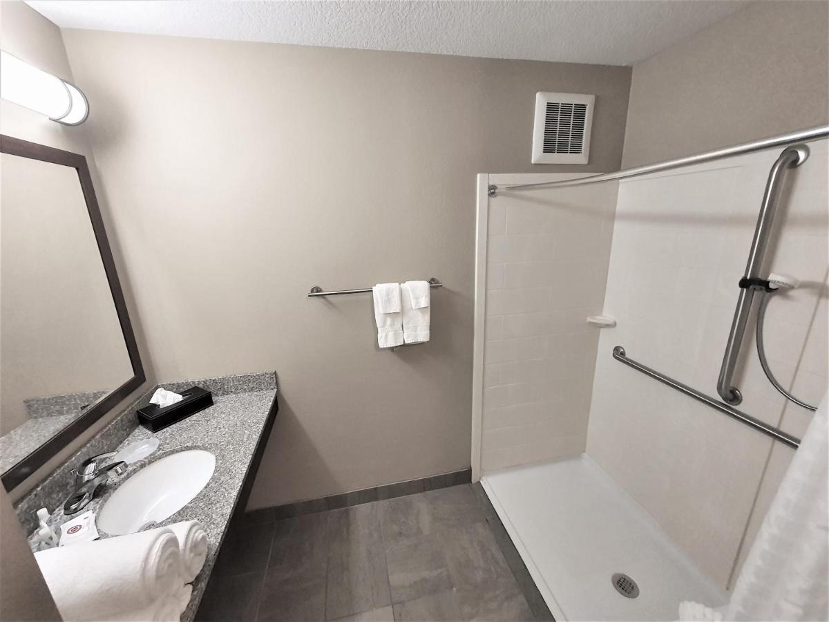 Amerivu Inn And Suites - Chisago City Dış mekan fotoğraf